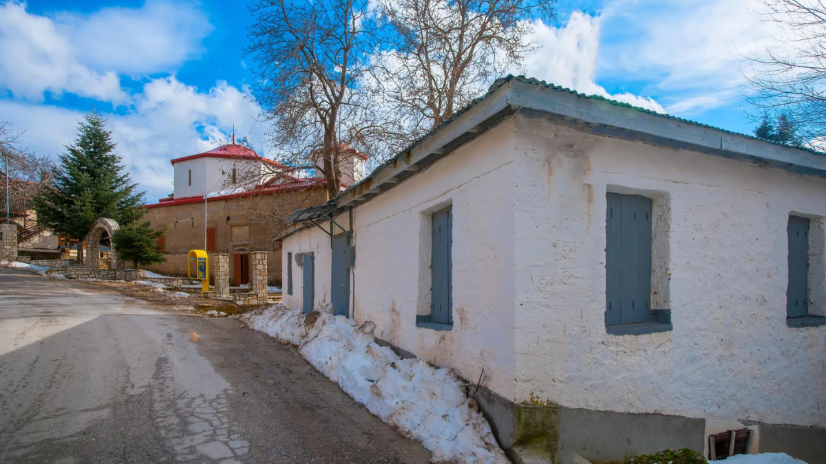 travel.gr - Η πανέμορφη Καρυά στα 1.300 μέτρα: Ένα από τα πιο ορεινά χωριά της Πελοποννήσου
