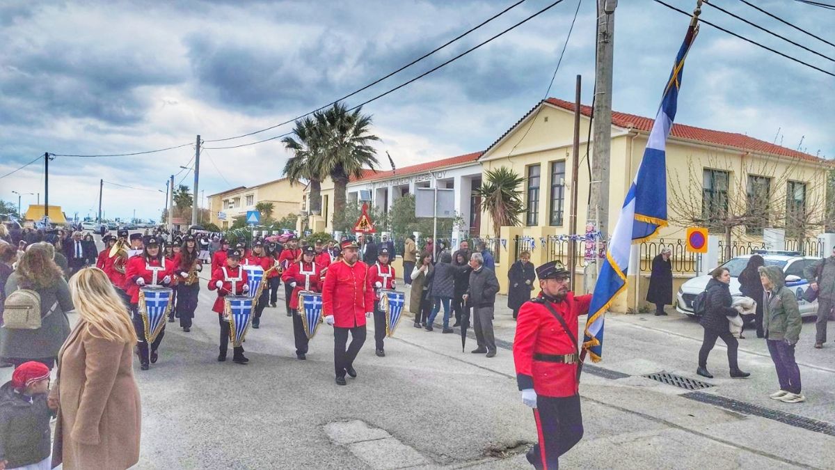 Με λαμπρότητα πραγματοποιήθηκε η μαθητική παρέλαση της 25ης Μαρτίου 2026 στο Δερβένι του Δήμου Ξυλοκάστρου-Ευρωστίνης.
