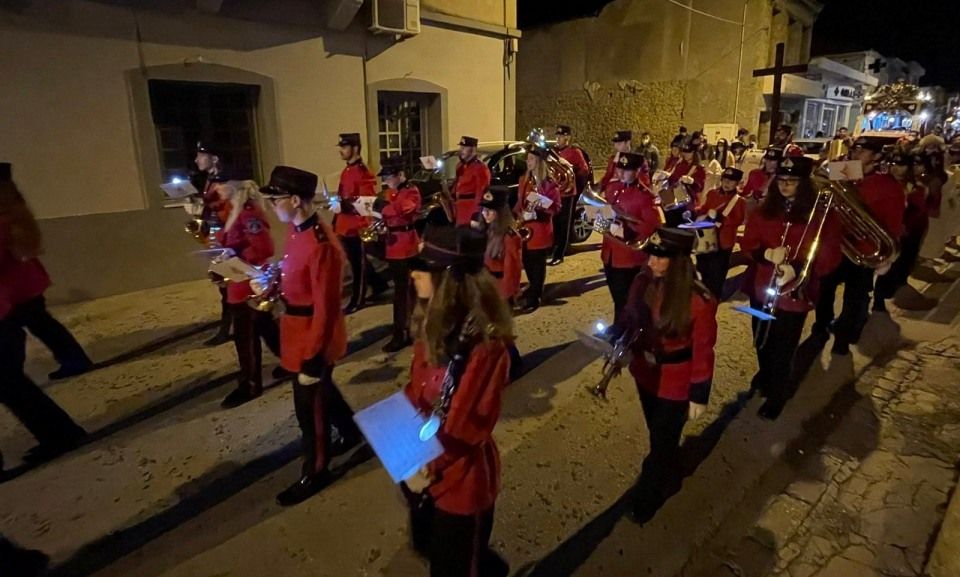 Περιφορά Επιταφίου σε Ξυλόκαστρο και Δερβένι