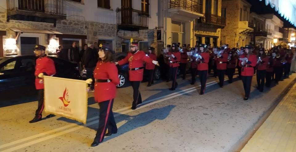 Περιφορά Επιταφίου σε Ξυλόκαστρο και Δερβένι