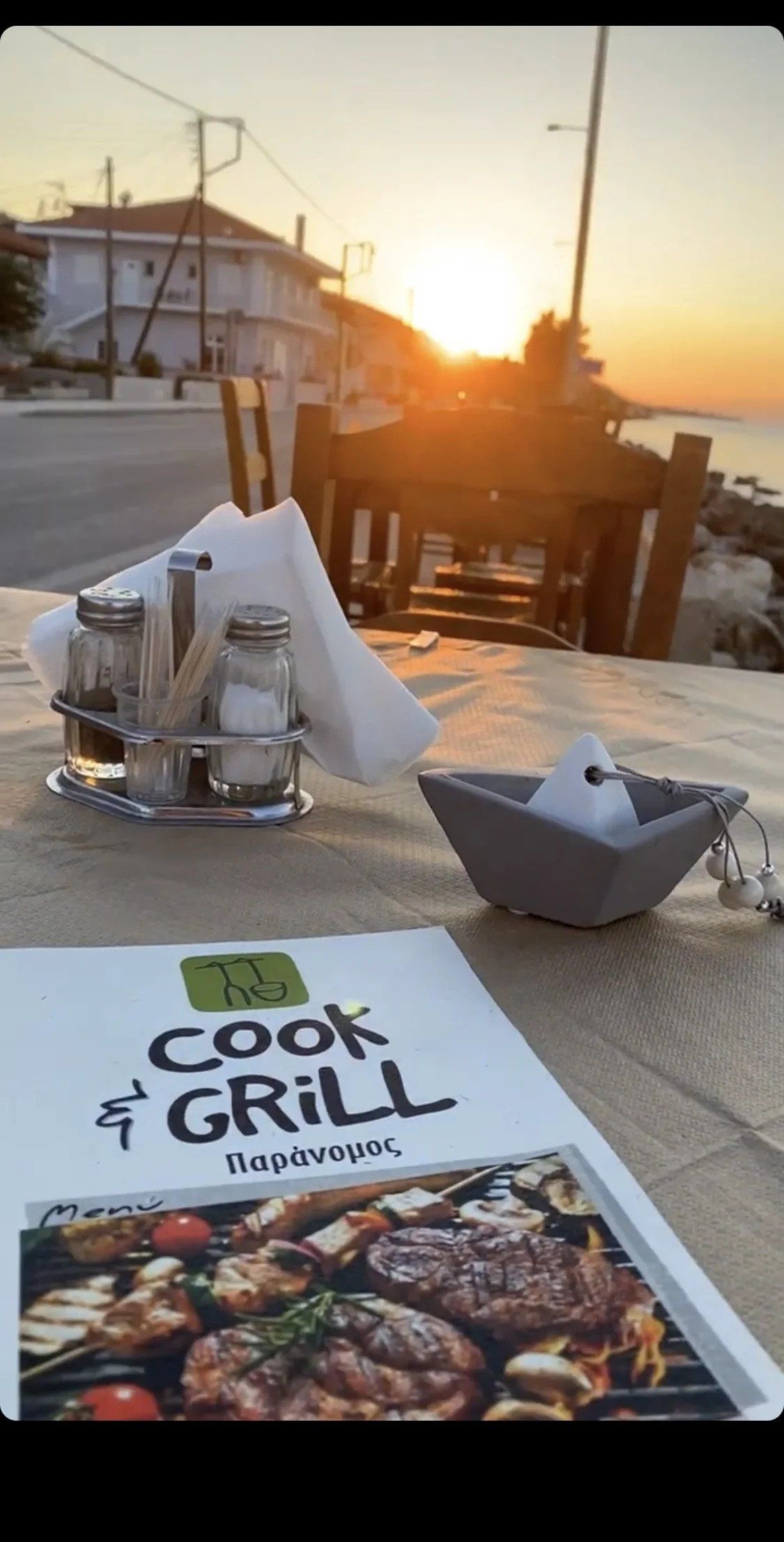 Coffee and grill “ Ο Παράνομος „