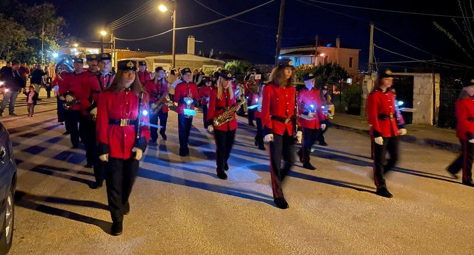 Περιφορά Επιταφίου σε Ξυλόκαστρο και Δερβένι