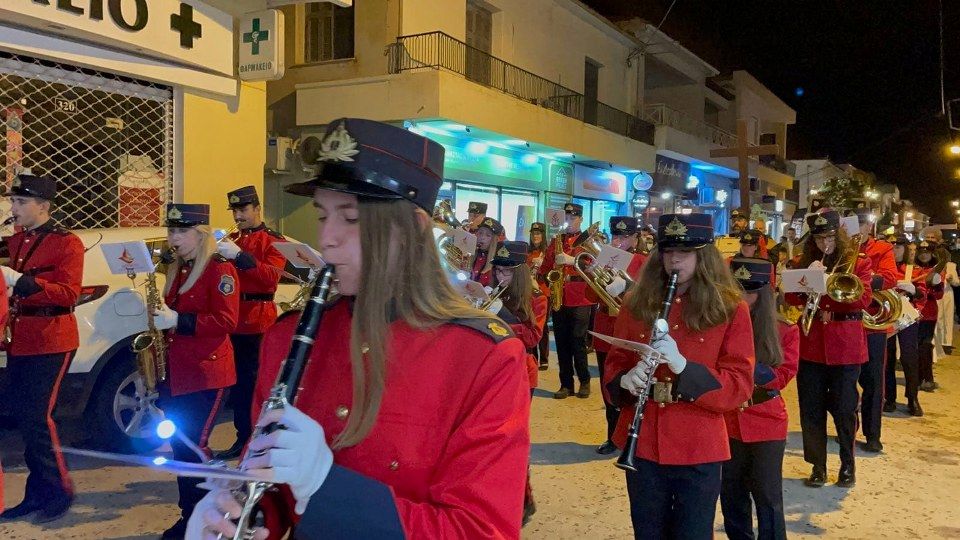 Περιφορά Επιταφίου σε Ξυλόκαστρο και Δερβένι