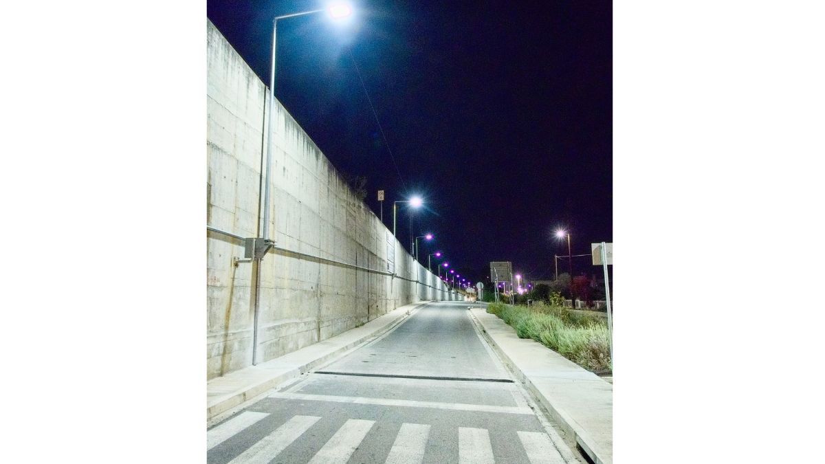 Ολοκληρώθηκε ο Ηλεκτροφωτισμός της Περιφερειακής Οδού Δερβενίου – Ένα σημαντικό έργο οδικής ασφάλειας