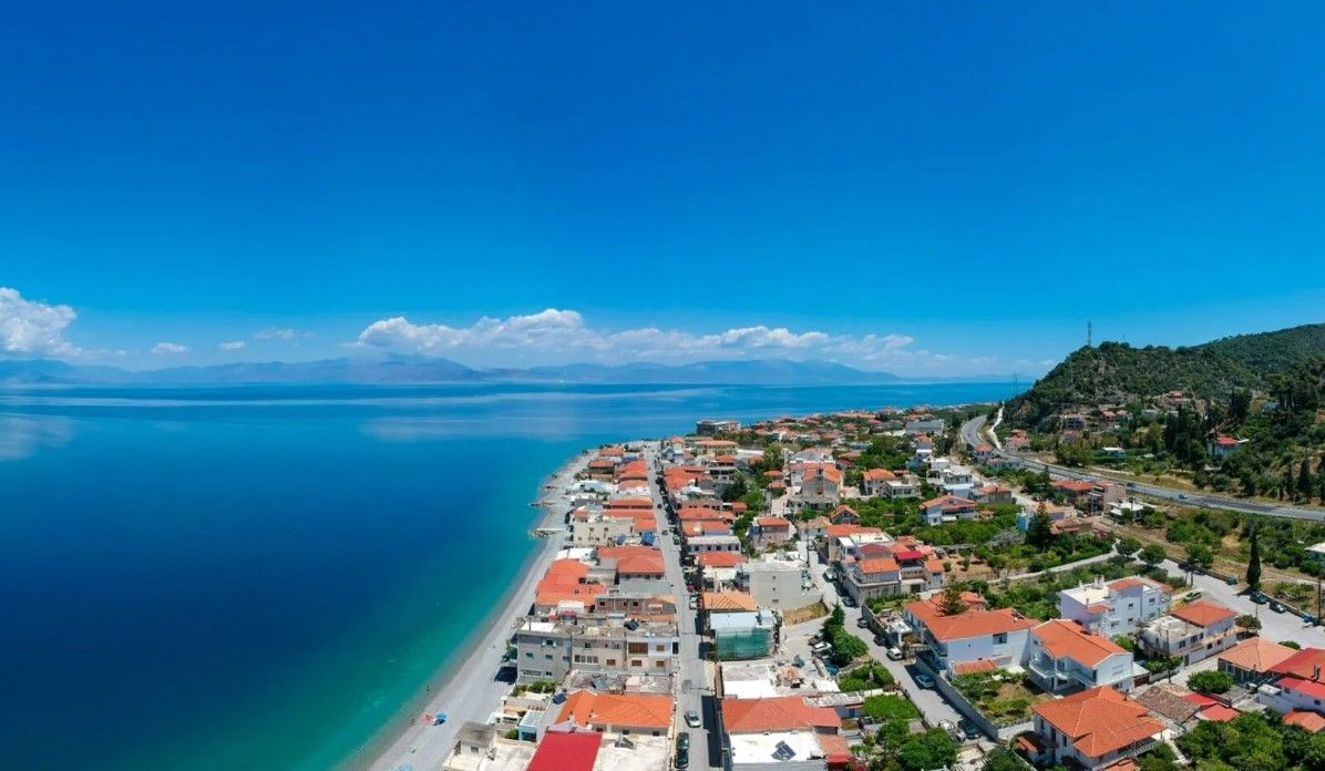 Travel.gr - Δερβένι: Ένα χωριό με κρυστάλλινα νερά & όμορφα ηλιοβασιλέματα